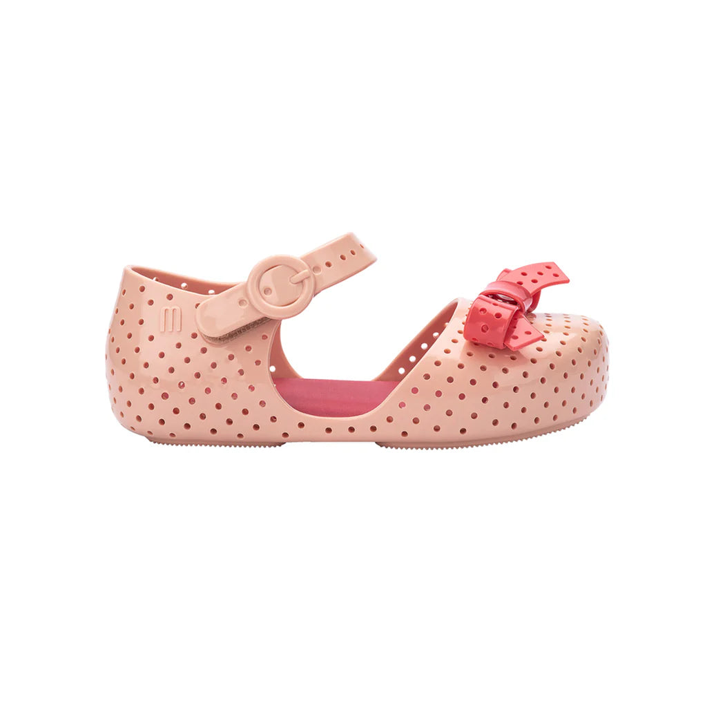 Melissas perforated pinky